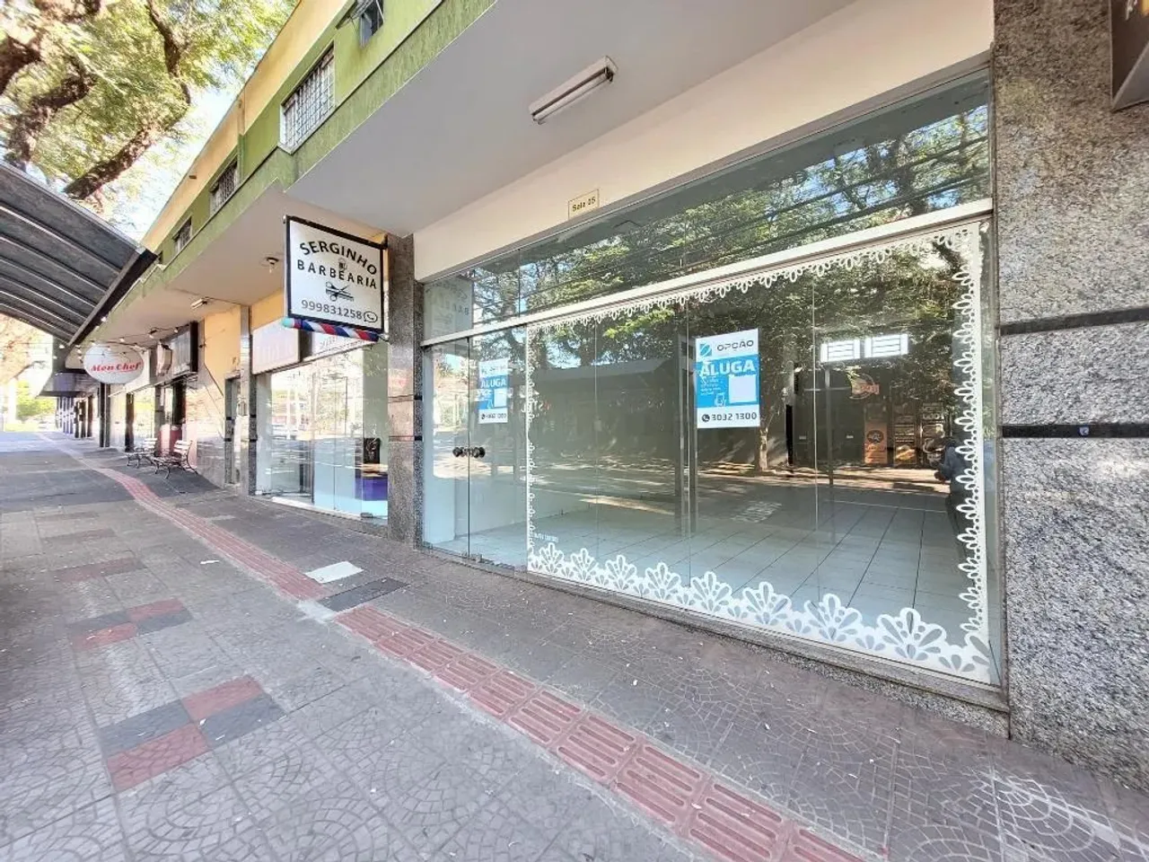 Sala para alugar em Maringá, Zona 07, com 55 m²