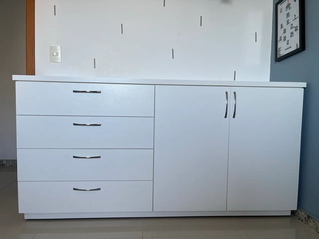 Armário/ cômoda com rodízios 