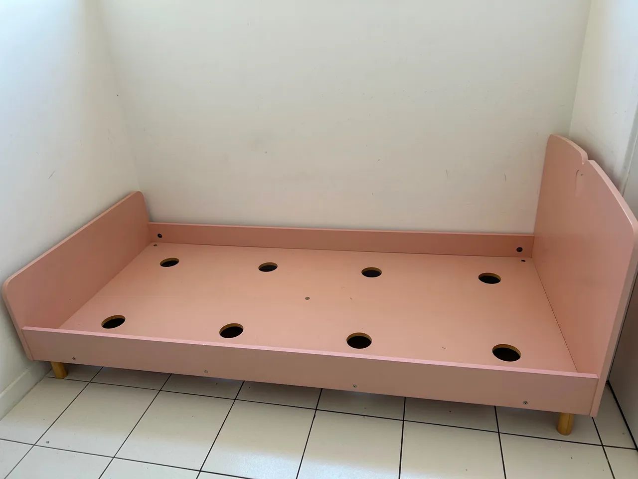 Conjunto com Cama, cômoda, criado mudo e espelho infantis  - Foto 4