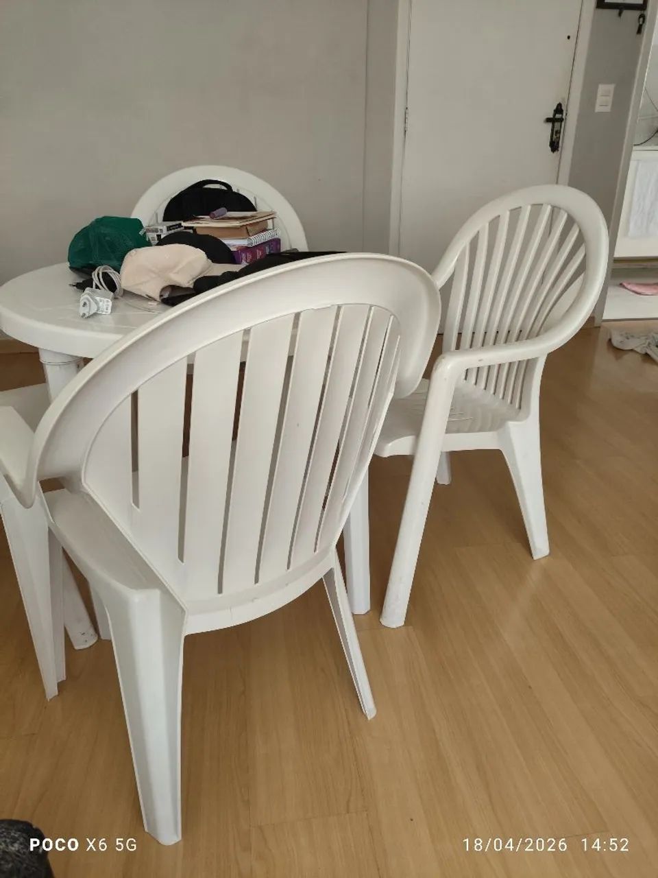 Mesa e quatro cadeiras plástico  - Foto 4