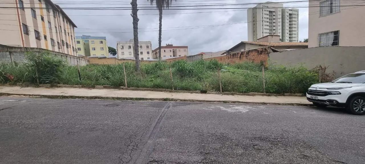 Lote semi plano no Bairro Serrano 1.084 m².