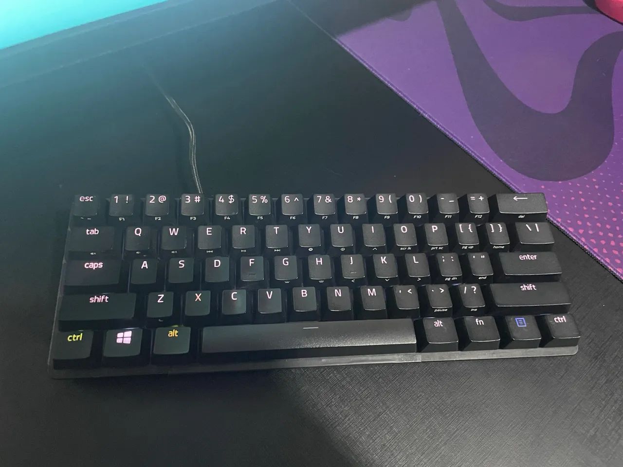 Razer Huntsman Mini 60% Switch Purple (Clicky) - Excelente Estado
