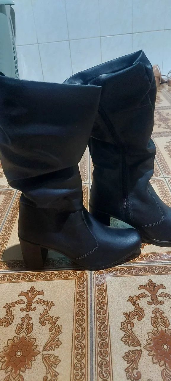 BOTA PRETA NOVA - TAM 38/39 - Foto 2