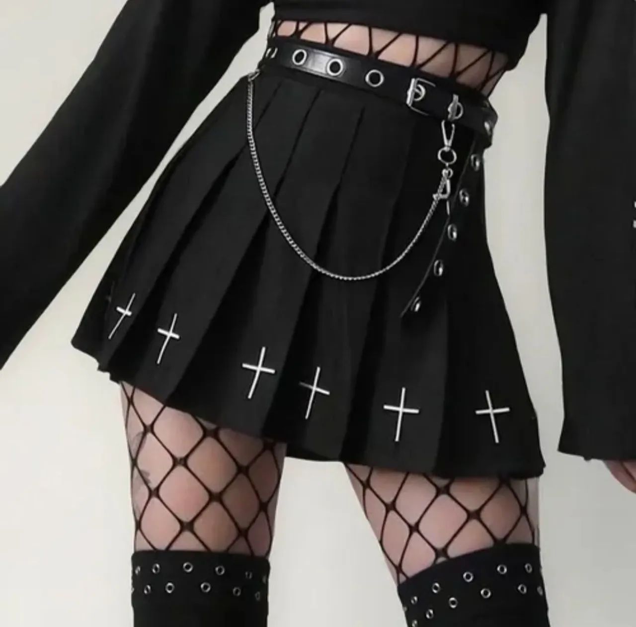 Mini saia plissada bordada cruz goth Plus size 52 a 54 (G3 a G4) 