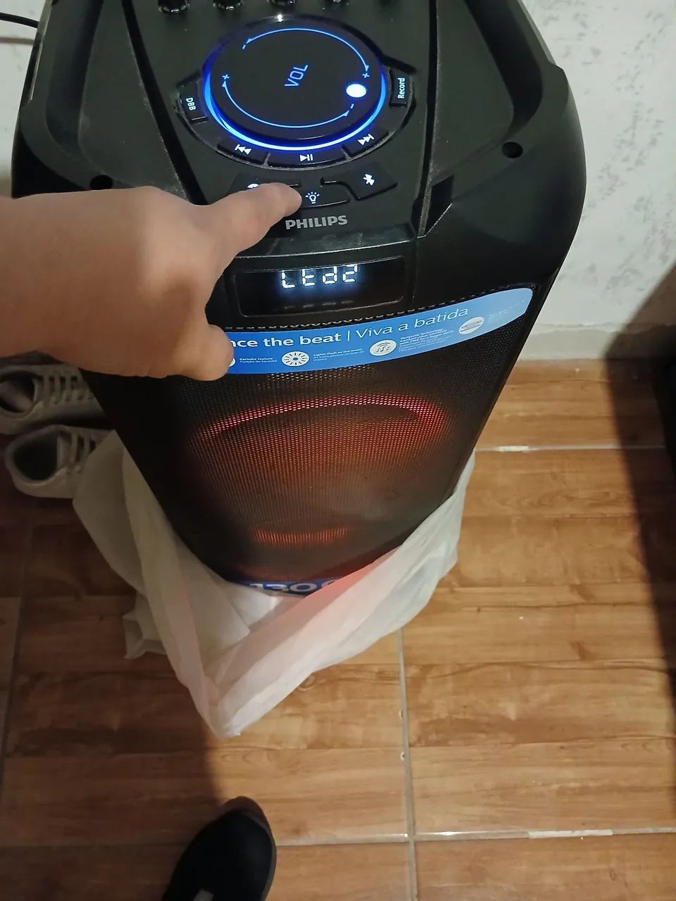 CaiPhilips com entrada para guitarra e dois microfones - Foto 4