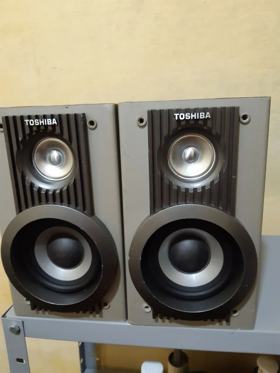 Caixas de som toshiba 