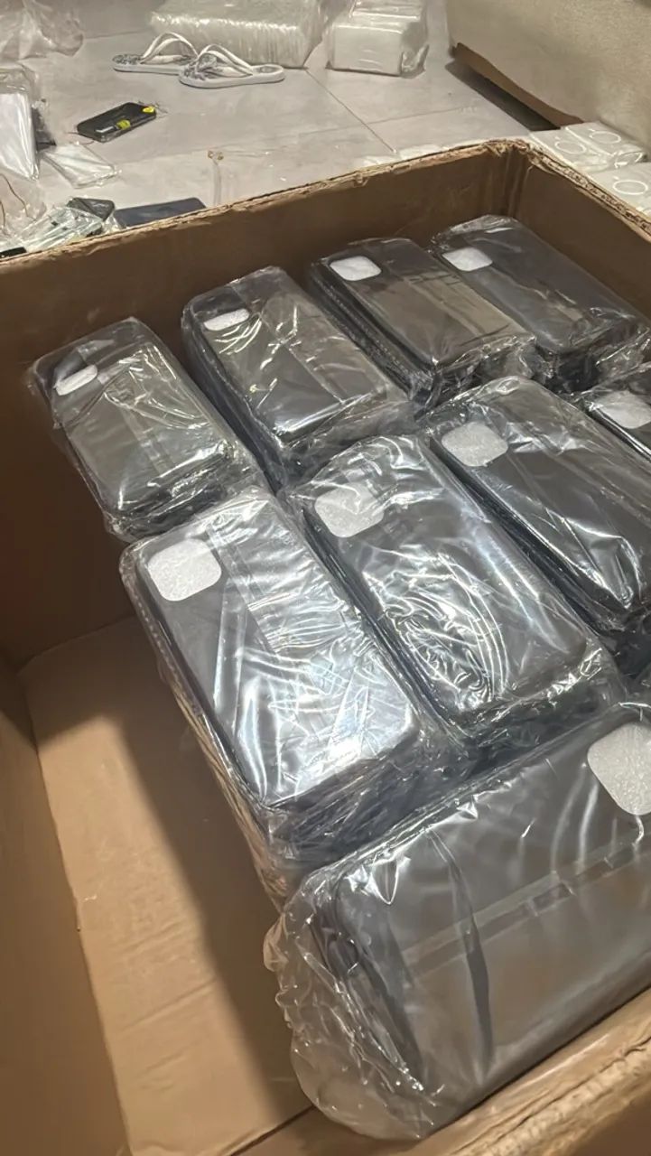 Vendo 4 mil capinhas ou troco - leia anúncio  - Foto 2