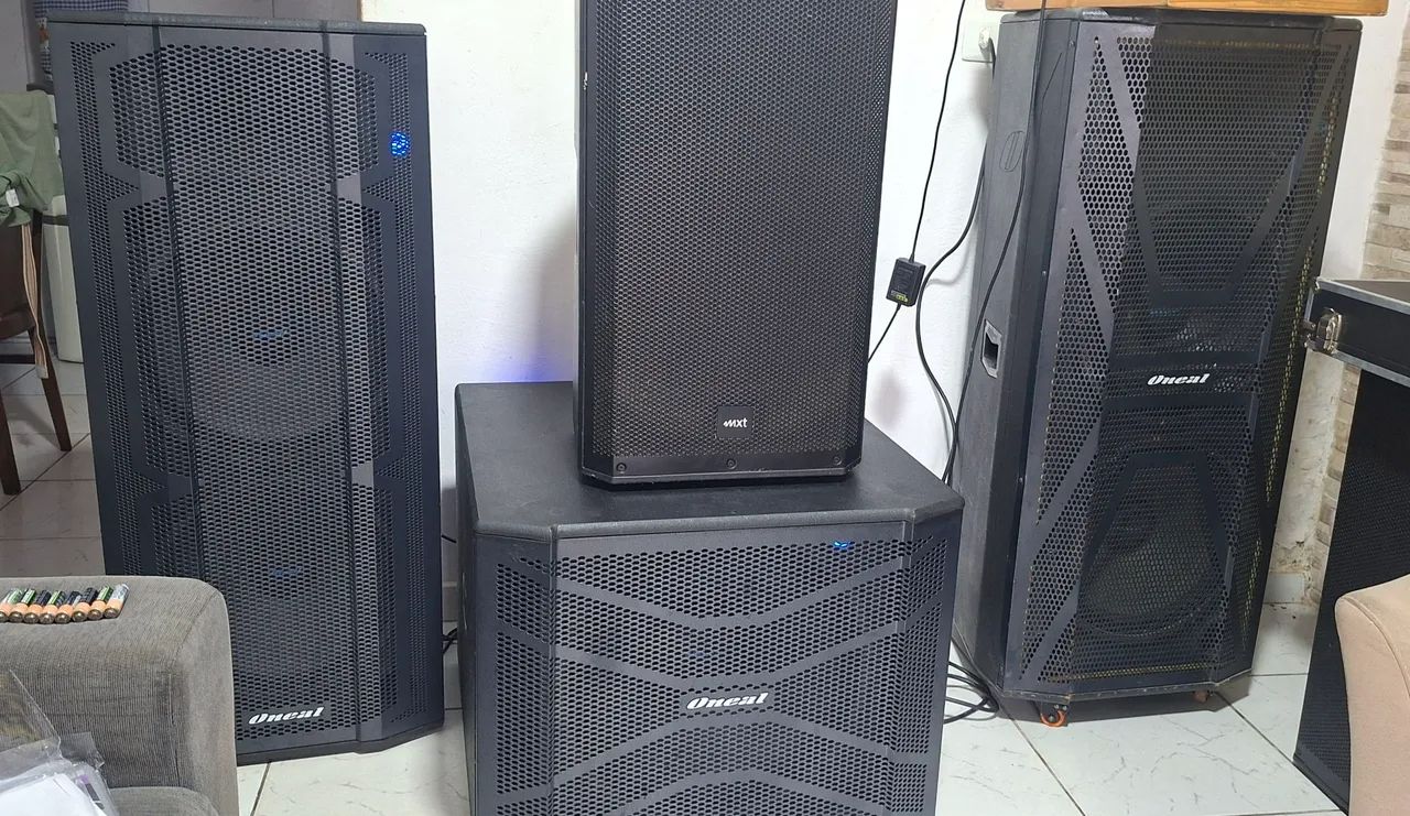 ALUGO CAIXAS DE SOM OP 5060 POTENTES ACOMPANHA MESA 12 CANAS E PAR DE MICROFONES