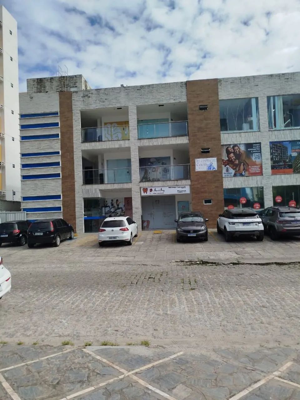 Sala comercial edifício Camões, jardim Oceania, Bessa.