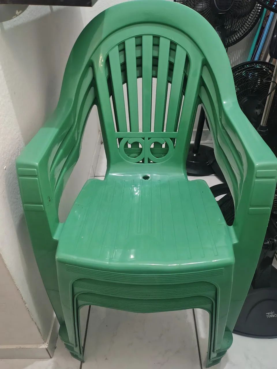 Vendo jogo de mesa com 4 Cadeiras  - Foto 2
