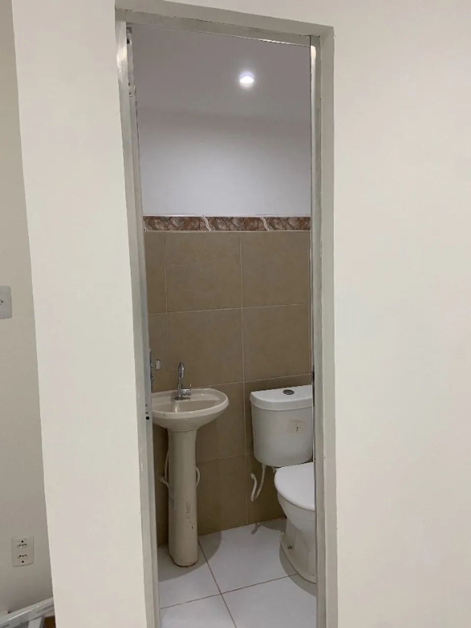 Sala de 16m² c/ Lavabo, Air-Split 12000BTU, São Brás, Prédio em Laje, Gradeado. - Foto 4