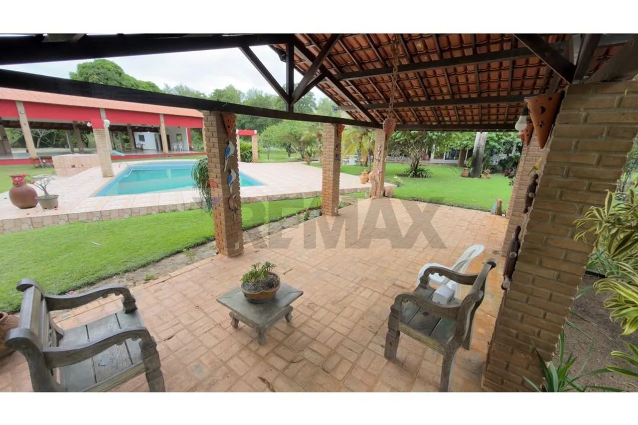 "Refúgio dos Sonhos: Casa na Bahia à Venda!"