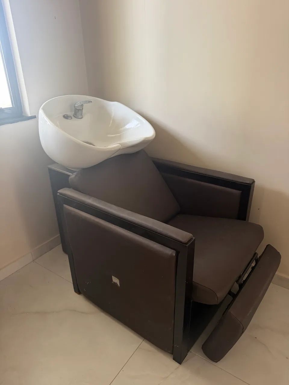 Vendo Kit de Lavatório com cadeira. - Foto 4