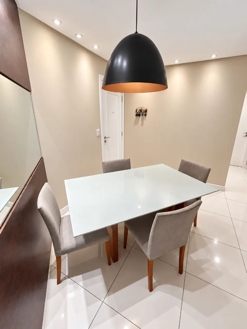 Conjunto de Mesa de Jantar com 4 Cadeiras Estofadas - Foto 2