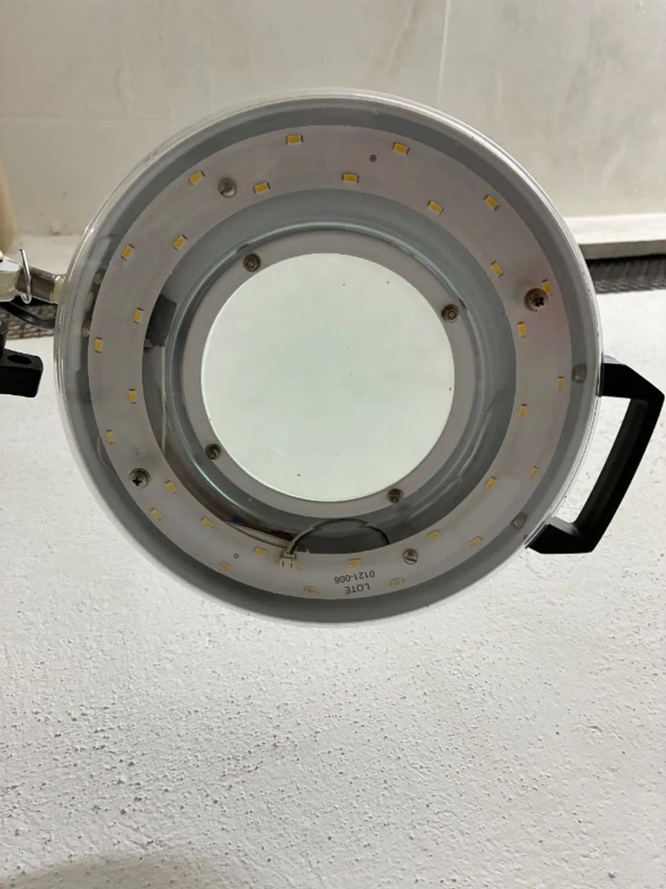 Lupa Luminária LED com Braço Articulado e Base com Rodízios 127V - Foto 3