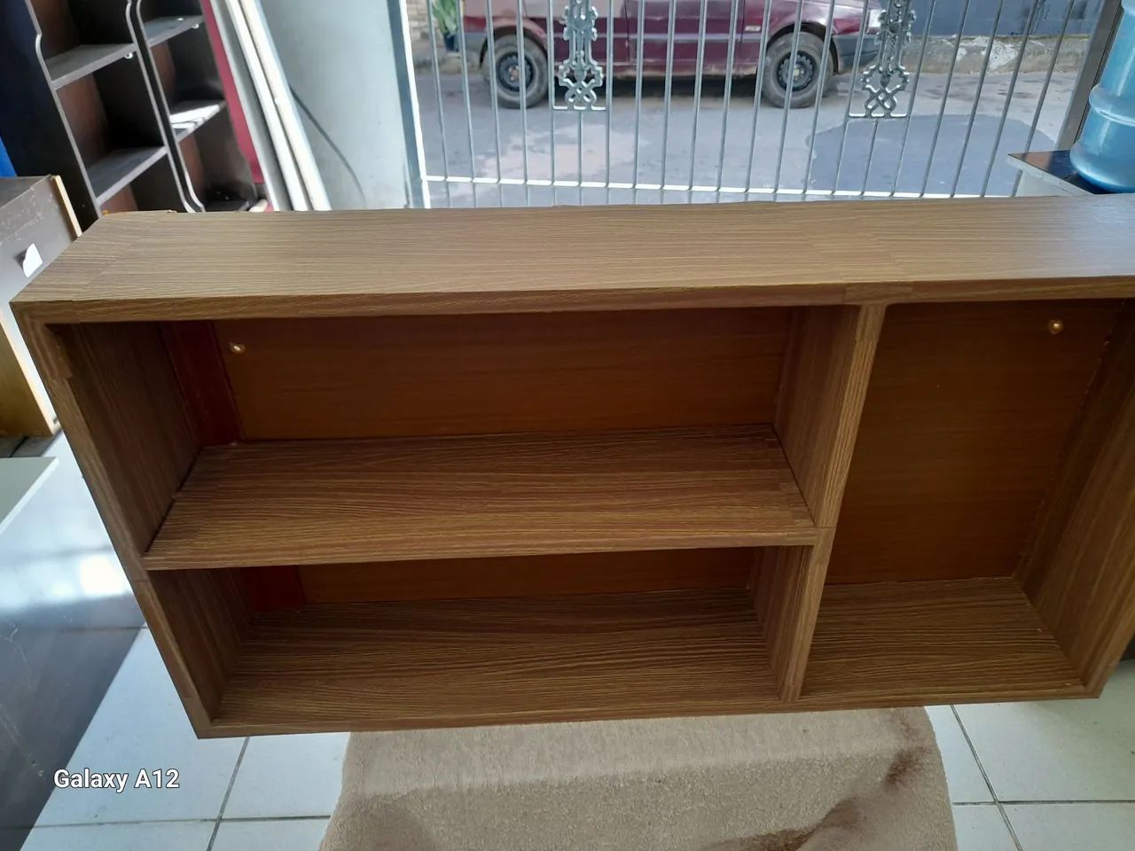 Nichos para guardar temperos e condimentos.