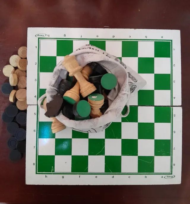 Jogo Xadrez e Dama madeira Xalingo completo