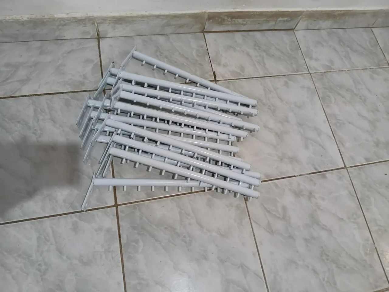 Araras Braços Metálicos para Expositor de Loja
