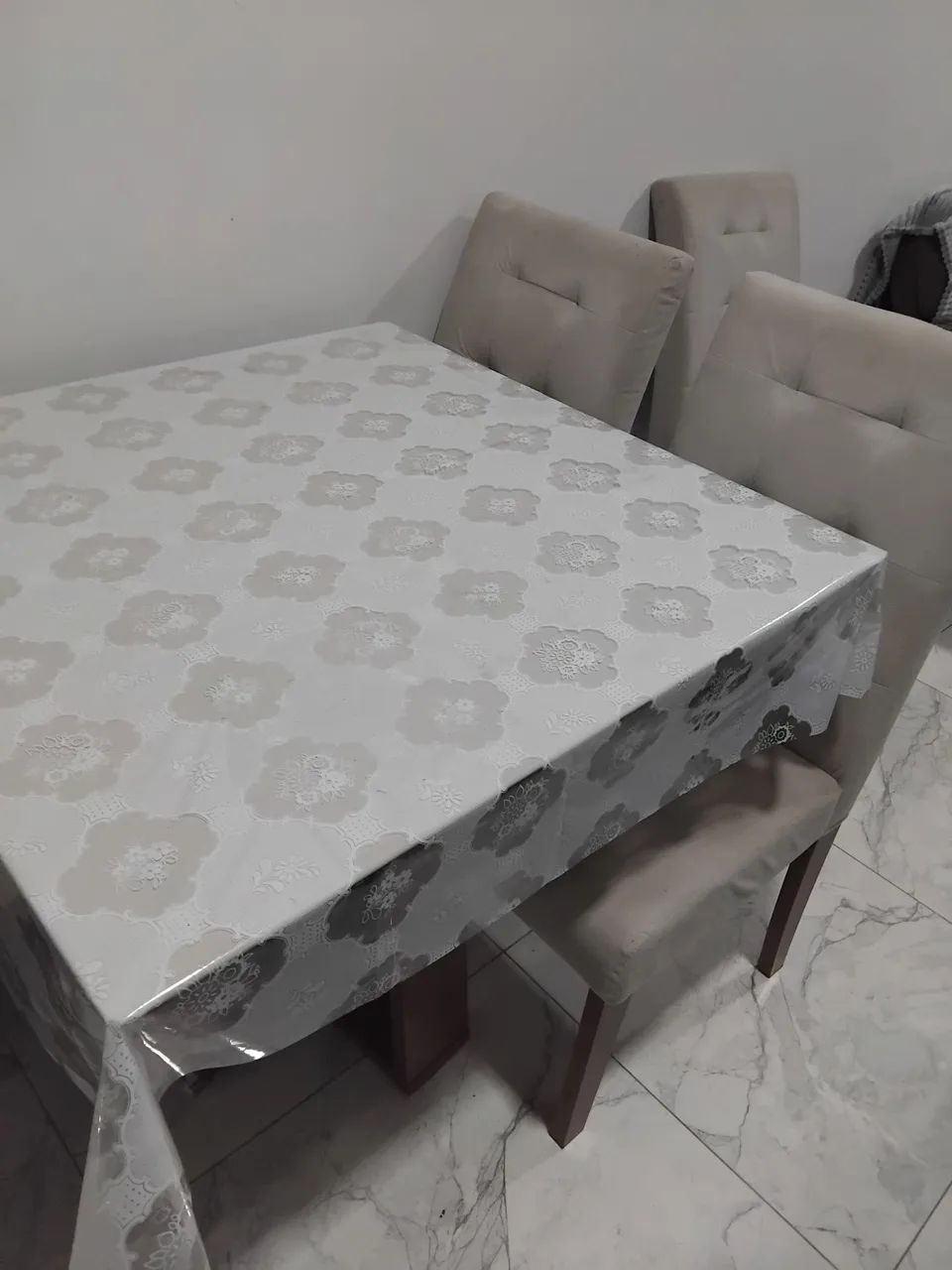 Mesa 4 cadeiras 