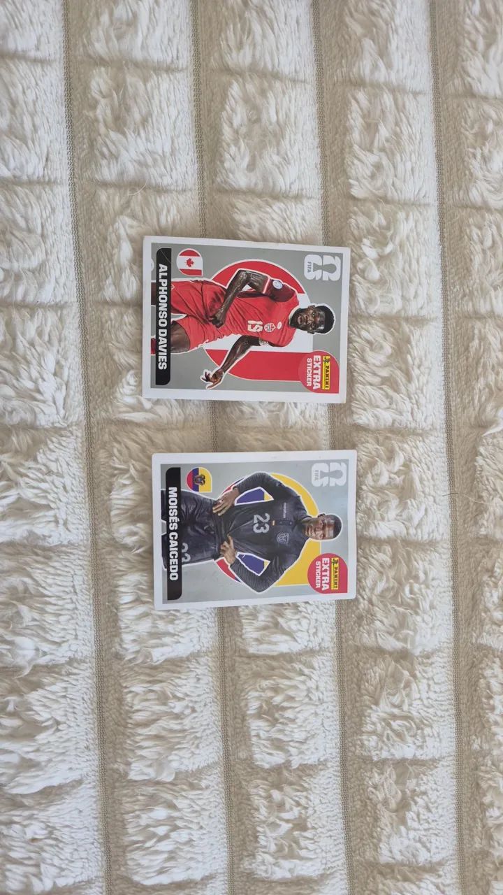 Legends do Alphonso Davies e Caicedo prata 