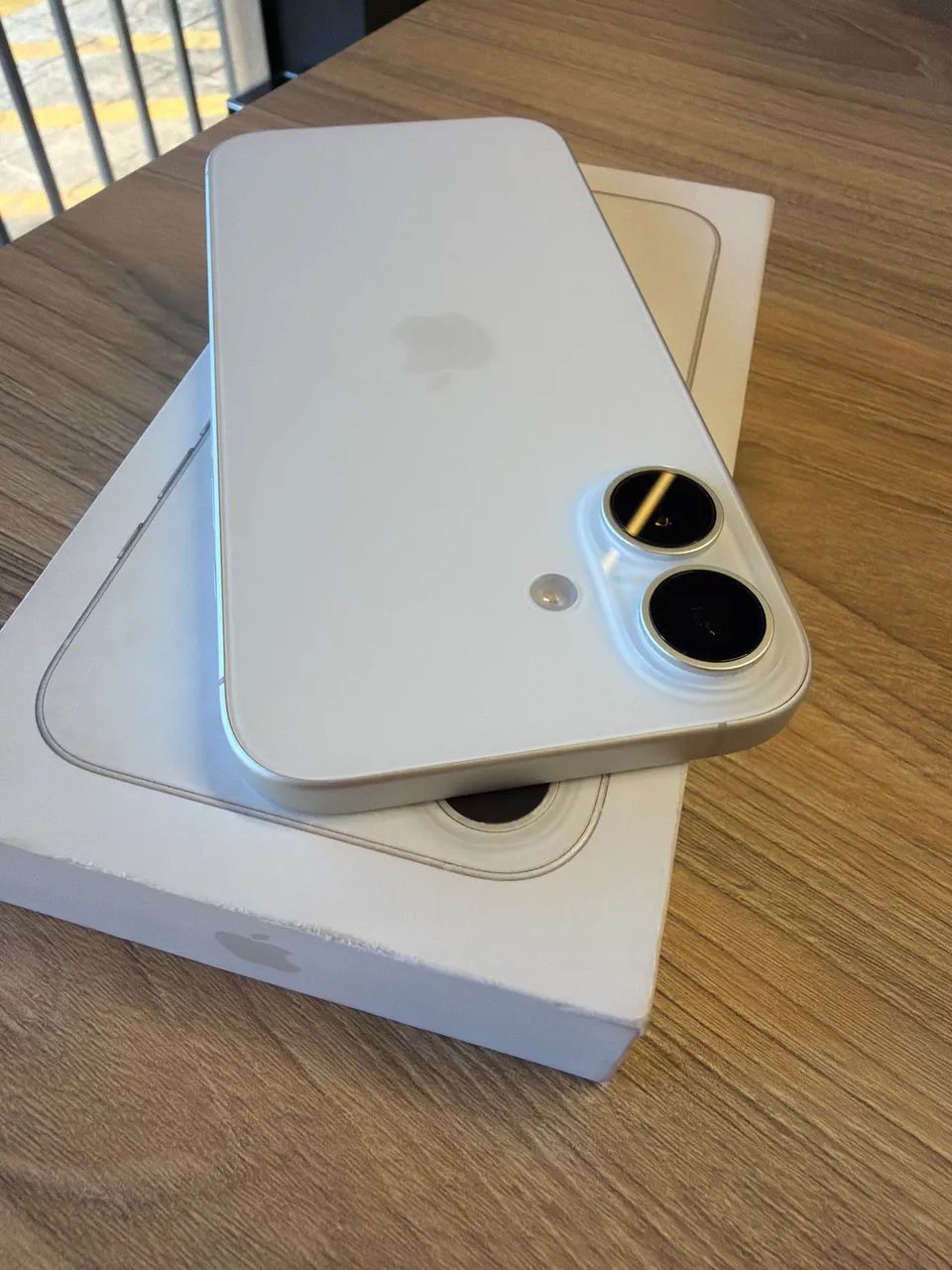 iphone 16 128gb / bateria 100% / garantia 12/26 - Celulares e