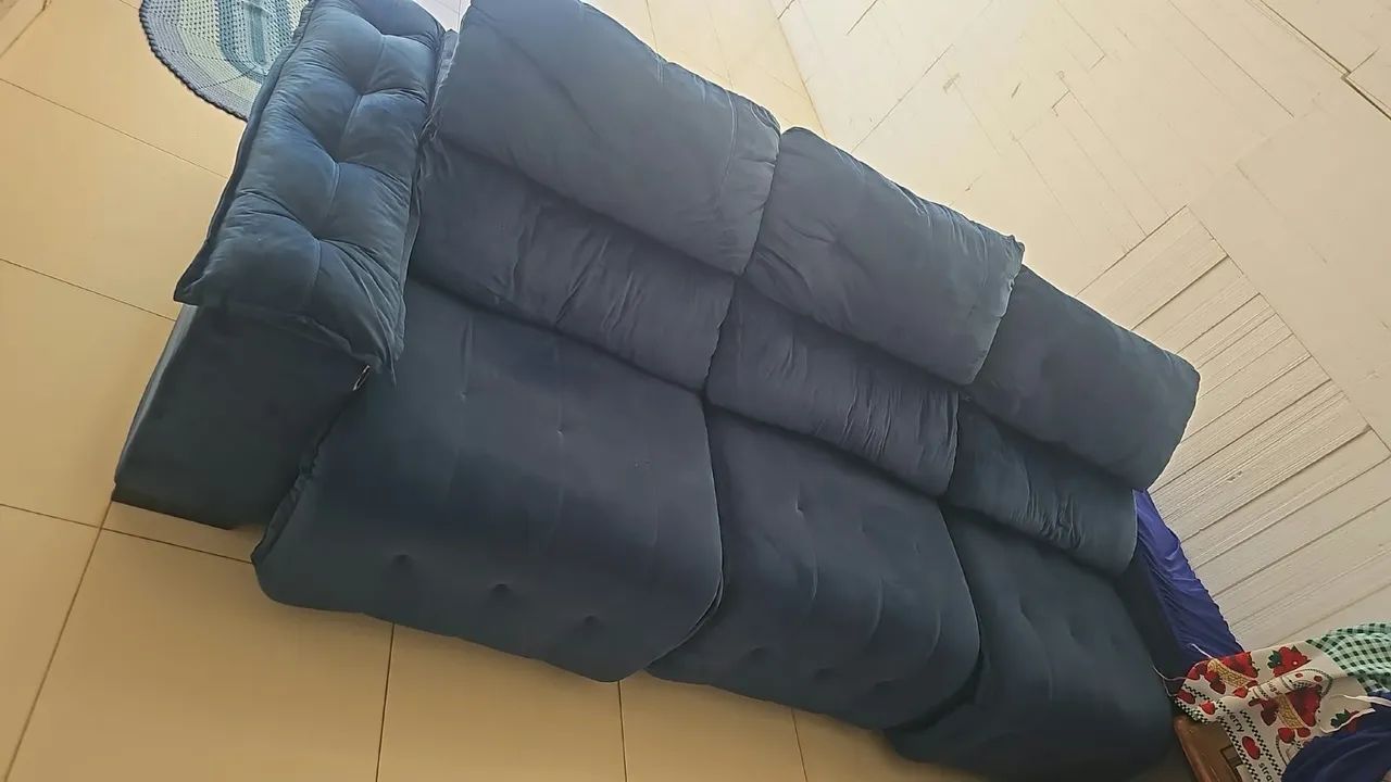 Sofá azul marinho retrátil 