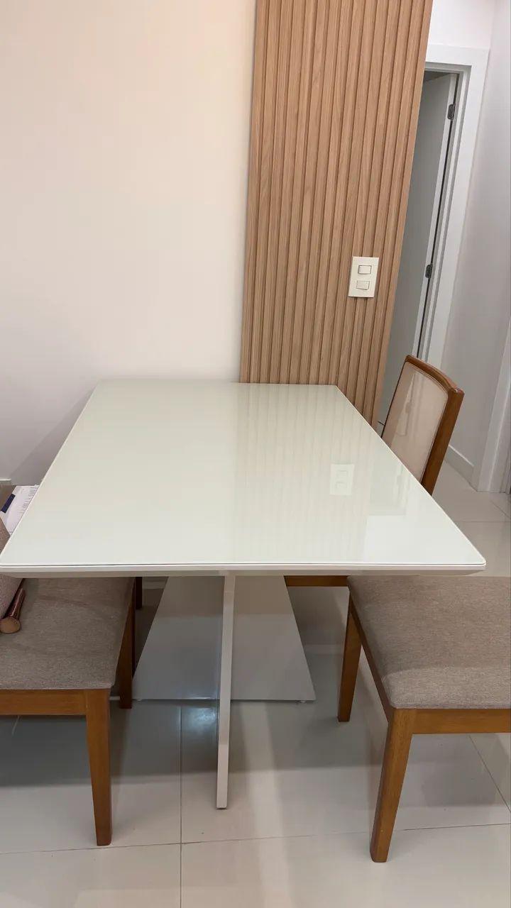 Vendo mesa 4 lugares, em Laka, 6 meses de uso. 