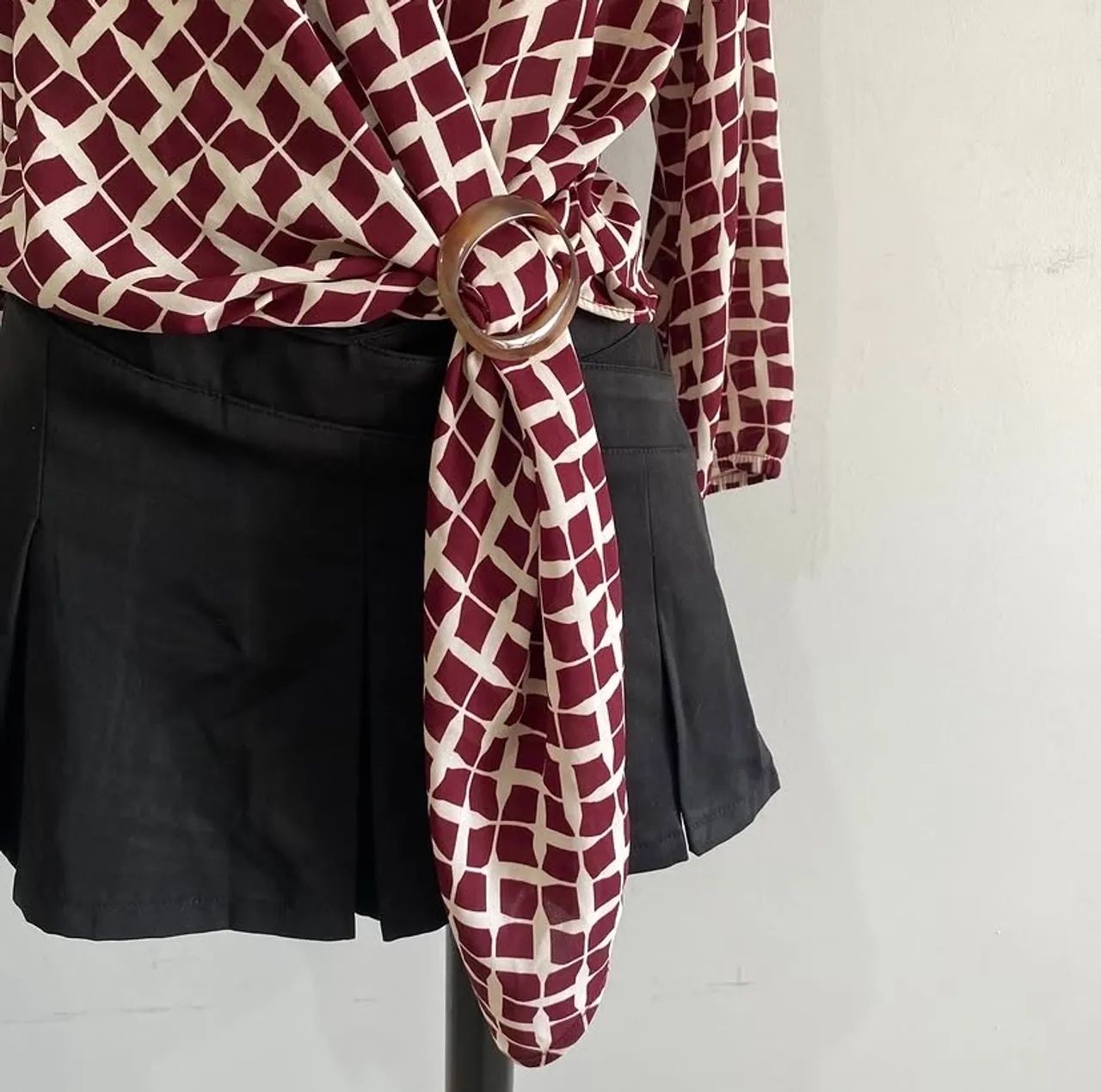 Blusa Transpassada com argola - Foto 4