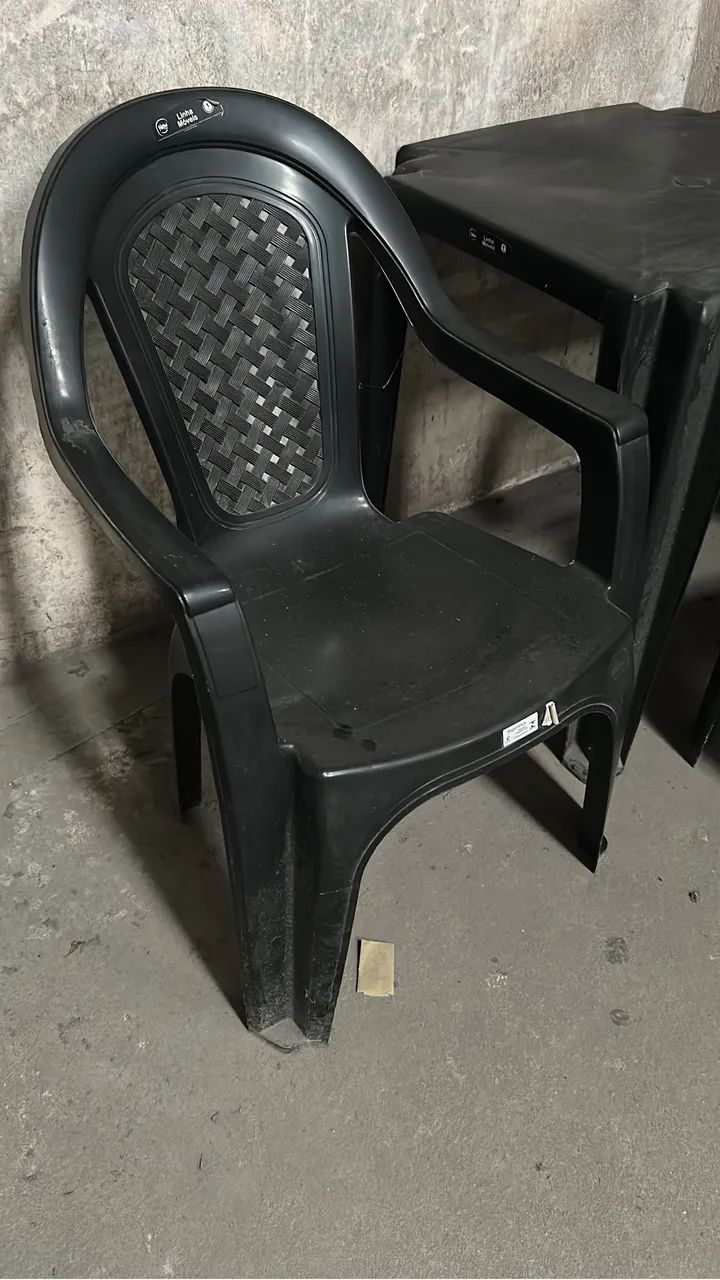 Mesa e 2 cadeiras novas de Plástico - Foto 2