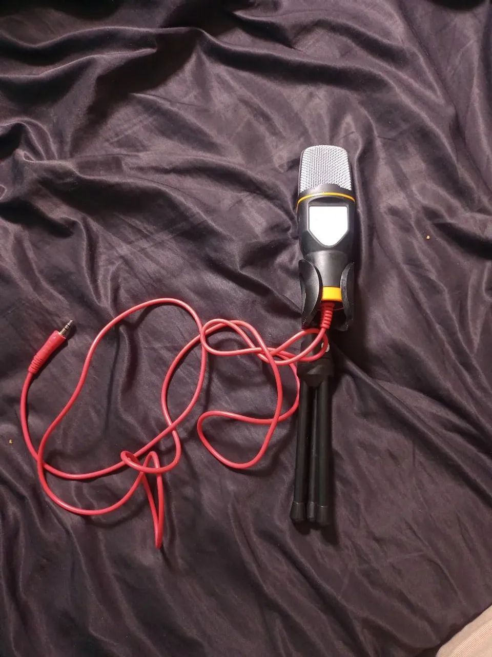 Microfone com tripé