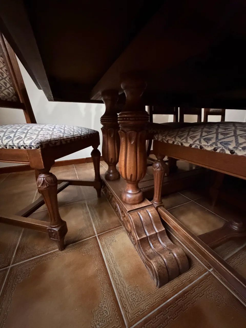 Mesa com 10 Cadeiras em Madeira Maciça - Foto 5