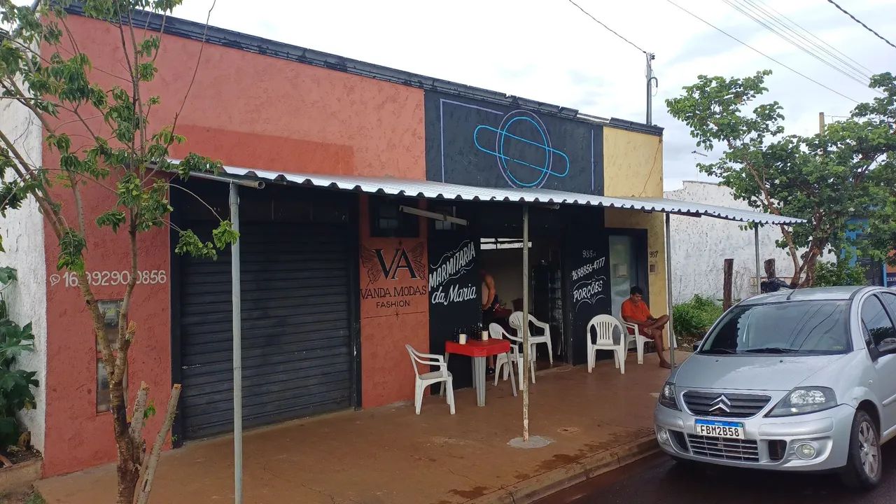 Casa com 2 salões 