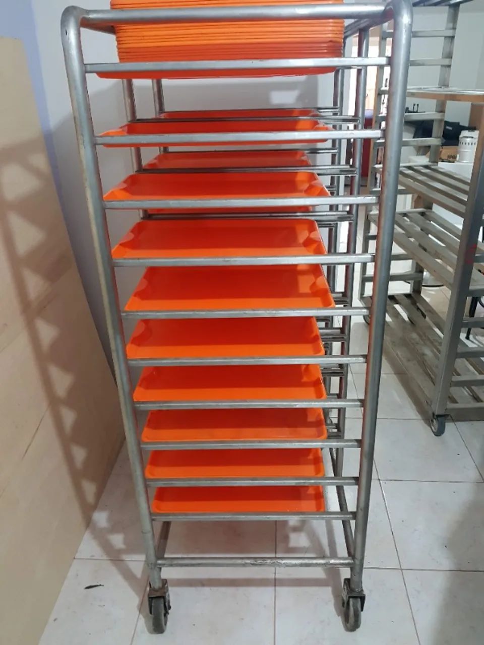 Carrinho de transporte de GN e bandejas de refeições - Foto 3