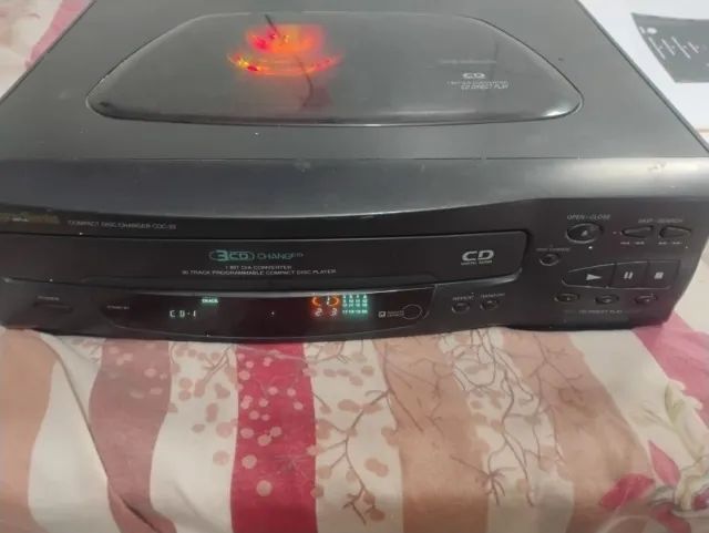 CD PLAYER GRADIENTE 03 CD´S CARROSSEL E FUNCIONANDO BEM .
