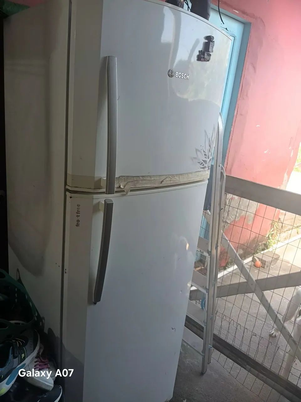 Vendo geladeira com avarias  - Foto 2