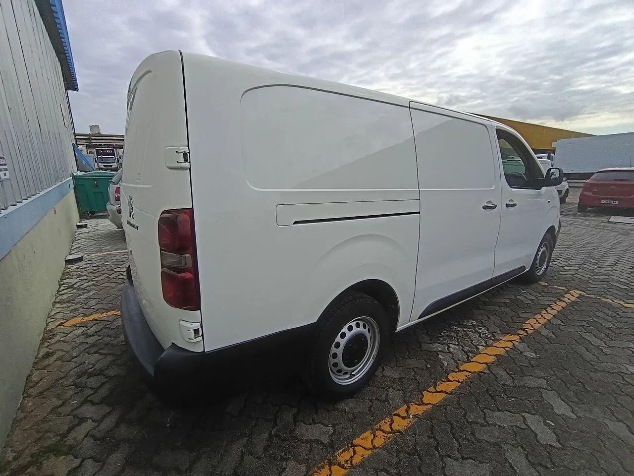 Agrego van para empresa ou comércio.