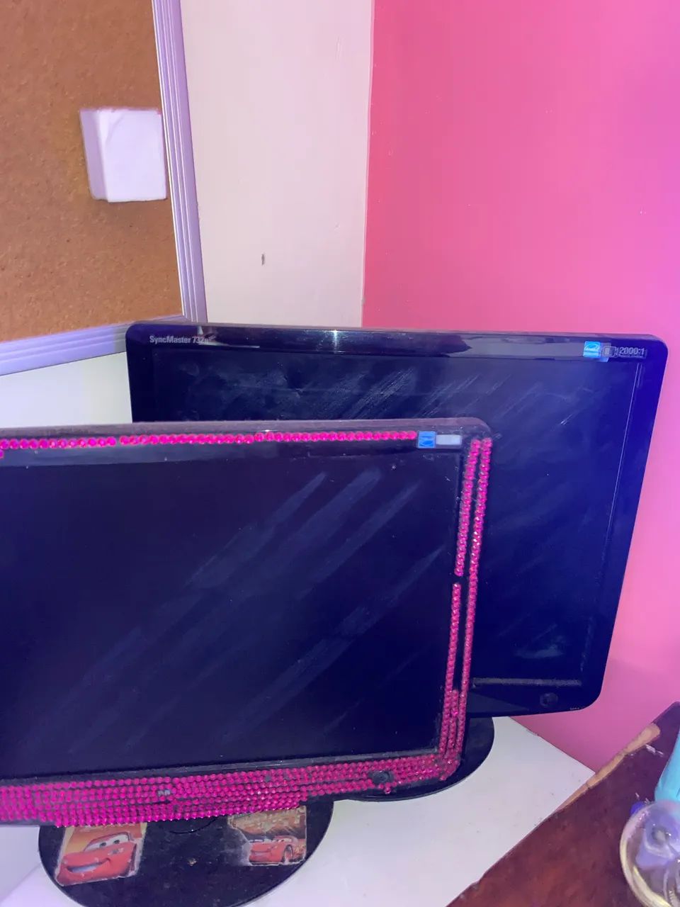 Vendo 2 Monitores pra pc 500 cada