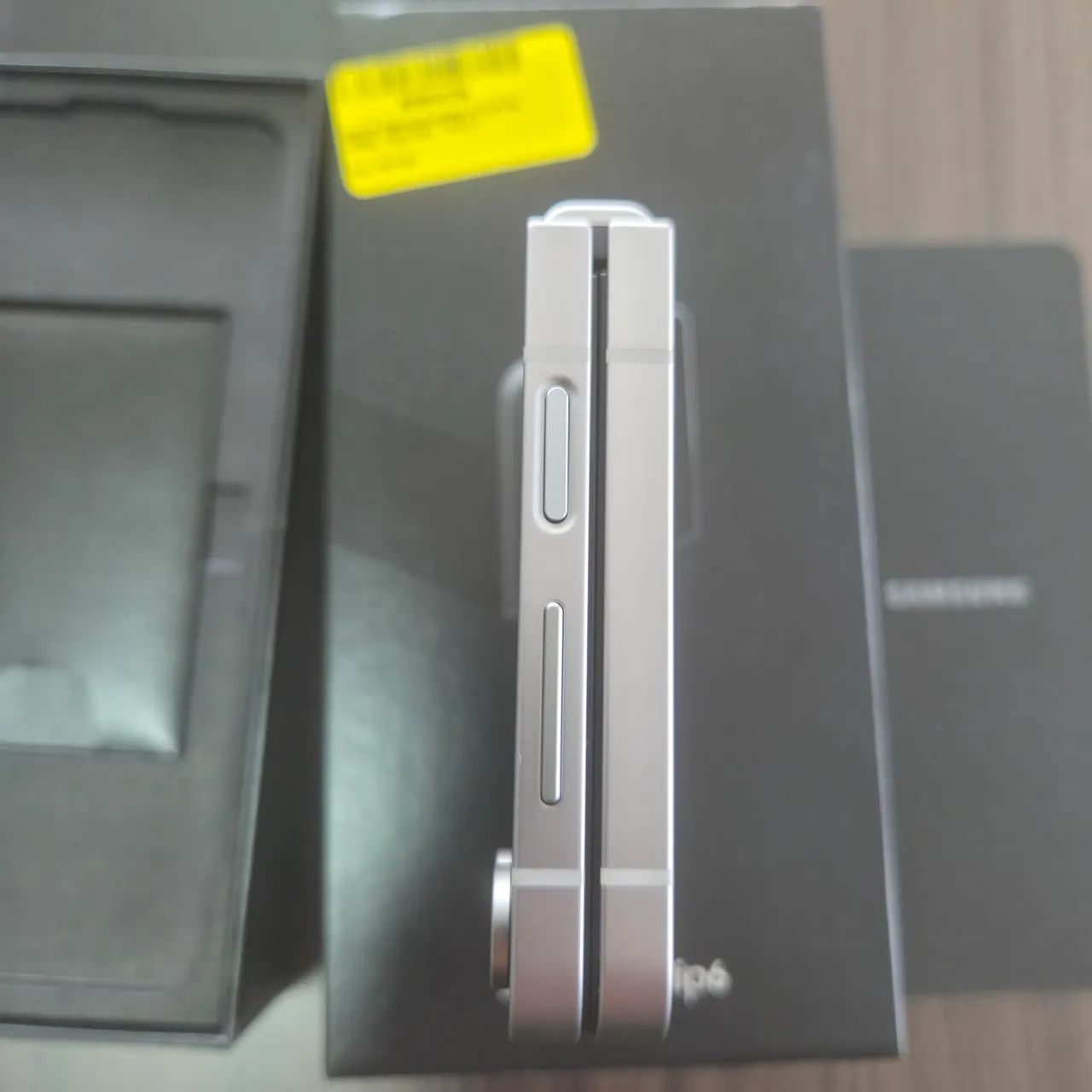 Galaxy Z Flip 6, 12GB/256GB cor prata, telas 6.7 e 3.4 polegadas  - Foto 4