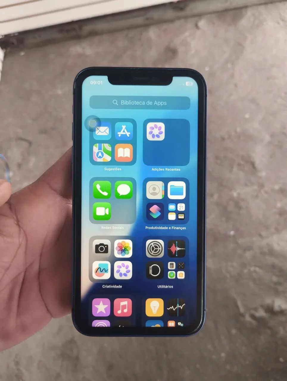 Vendo lindo iPhone 11 na carcaça do 17 pro 