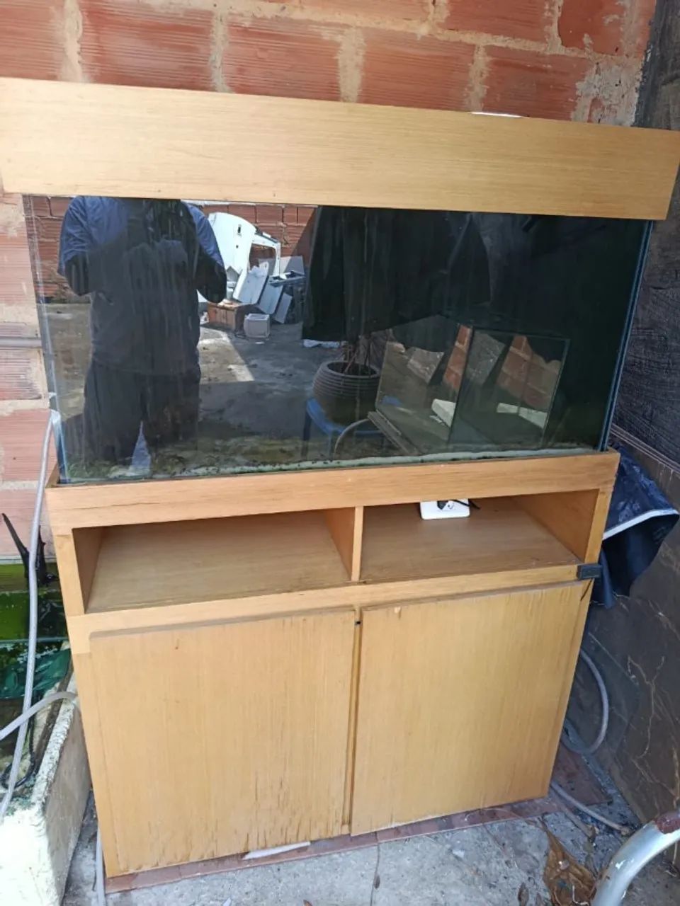 Aquário com móvel e equipamentos