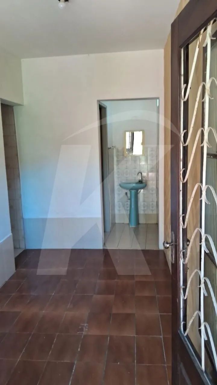 Casa com 1 quarto, sala, cozinha banheiro e área de serviço. - Foto 2