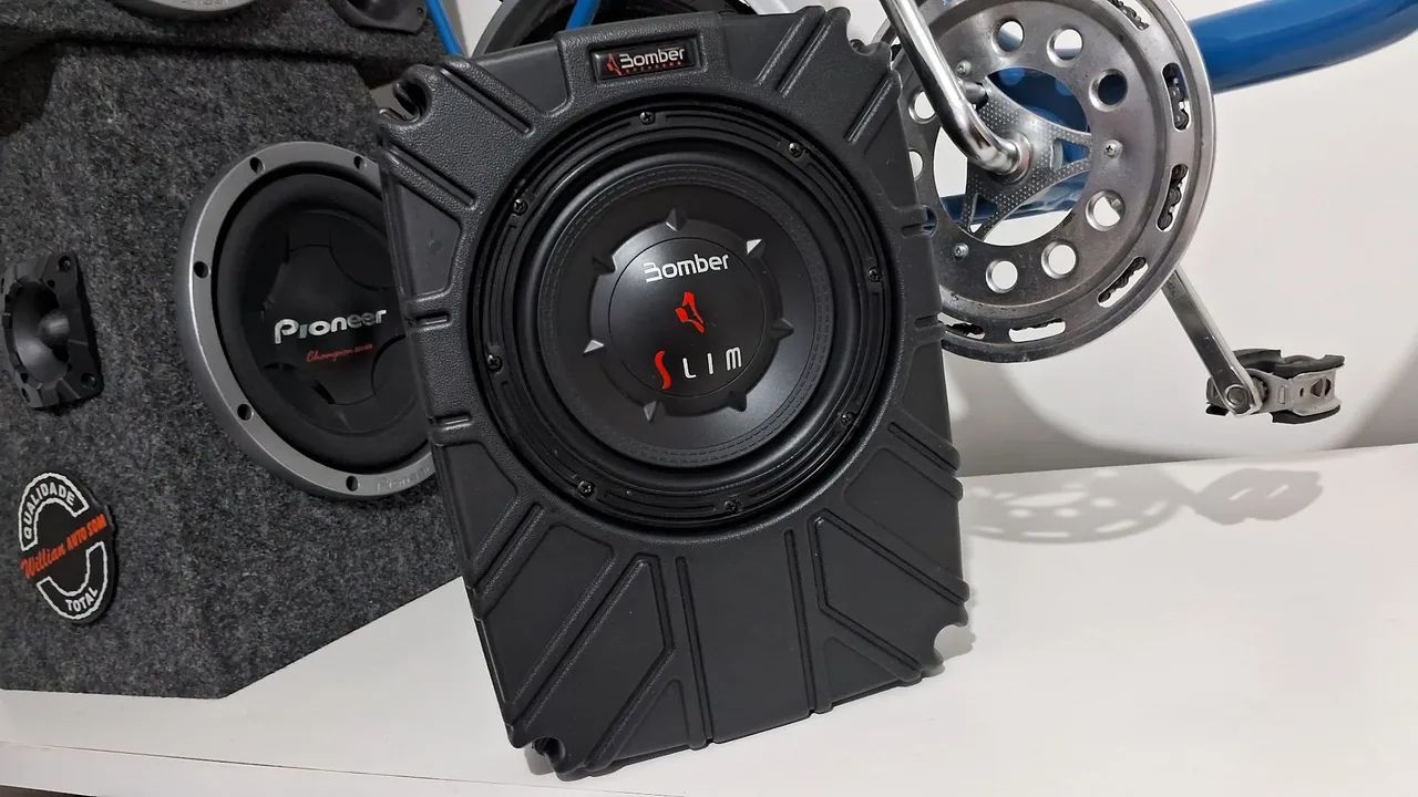 Caixa slin Bomber amplificada com sub 8"