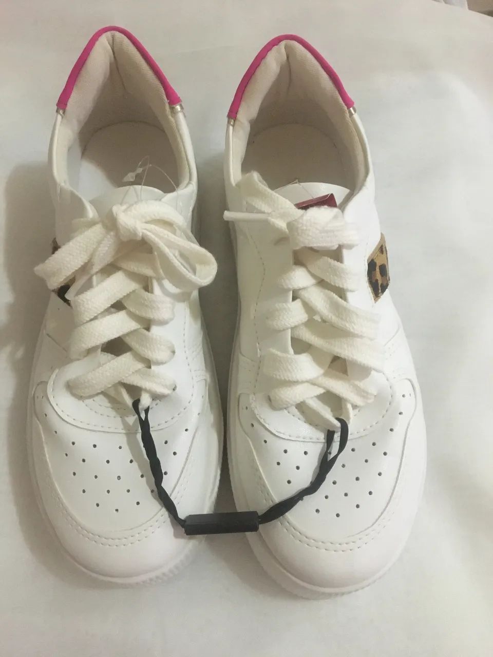 Tênis branco com detalhes TAM 36 - Foto 4