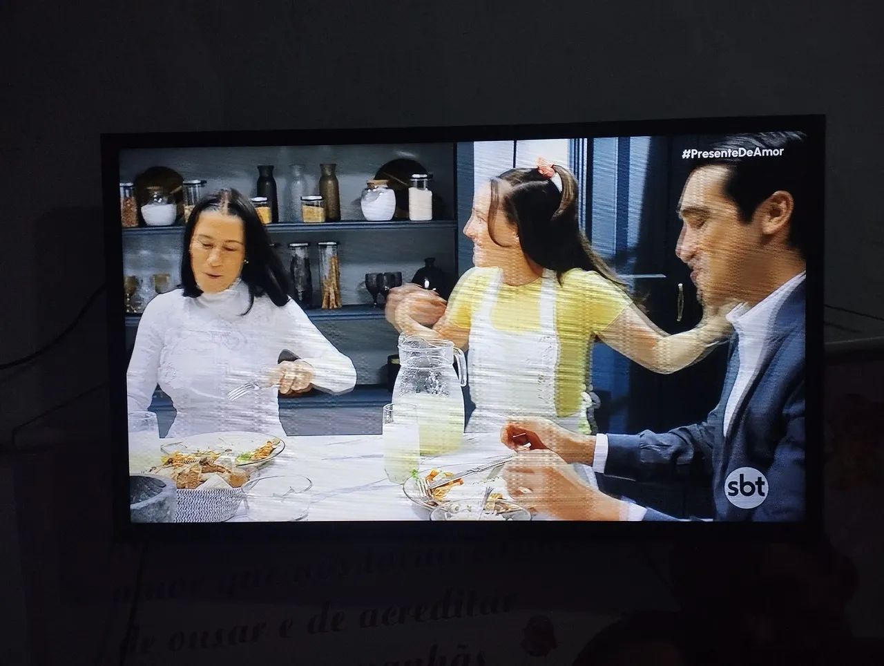 Tv Samsung cristal smart de 32 polegadas semi nova  - Foto 4