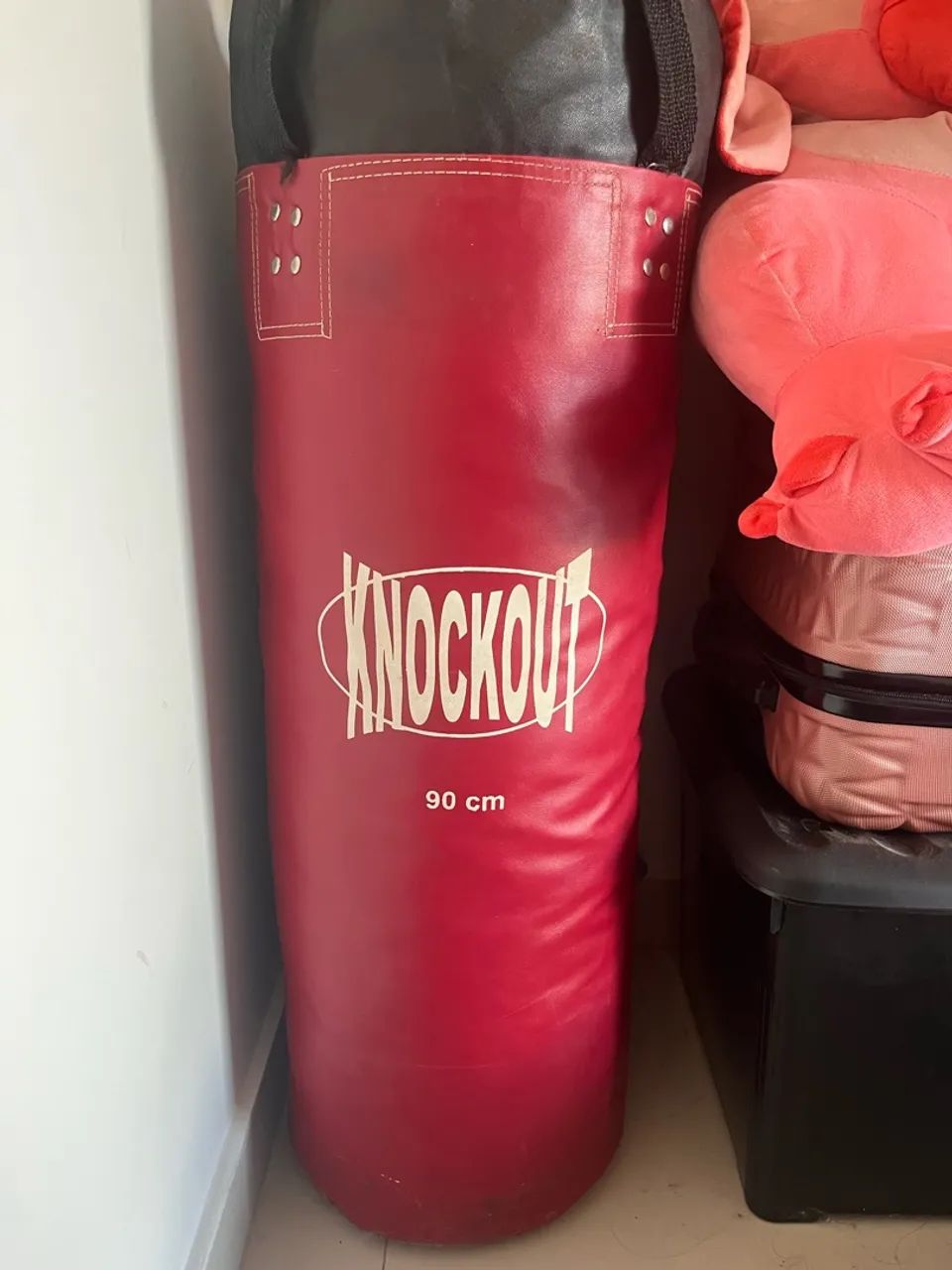 SACO DE PANCADA 90 CM KNOCKOUT + 2 LUVAS BOXE - USADO
