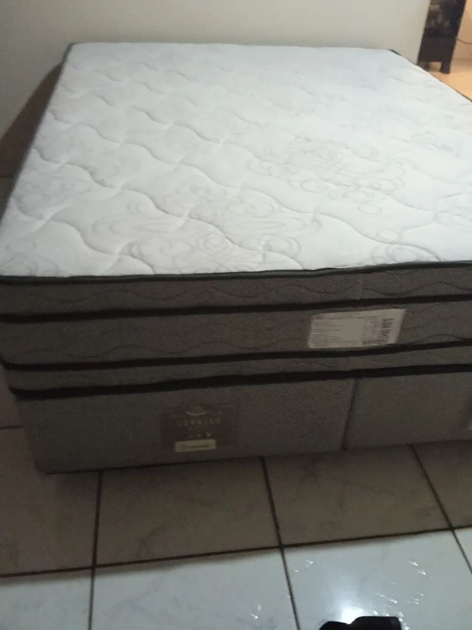 Cama box e colchão Queen ortopédico Dolbe Face 