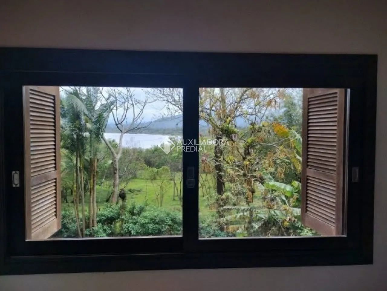Casa em meio à natureza, próxima à Lagoa de Ibiraquera