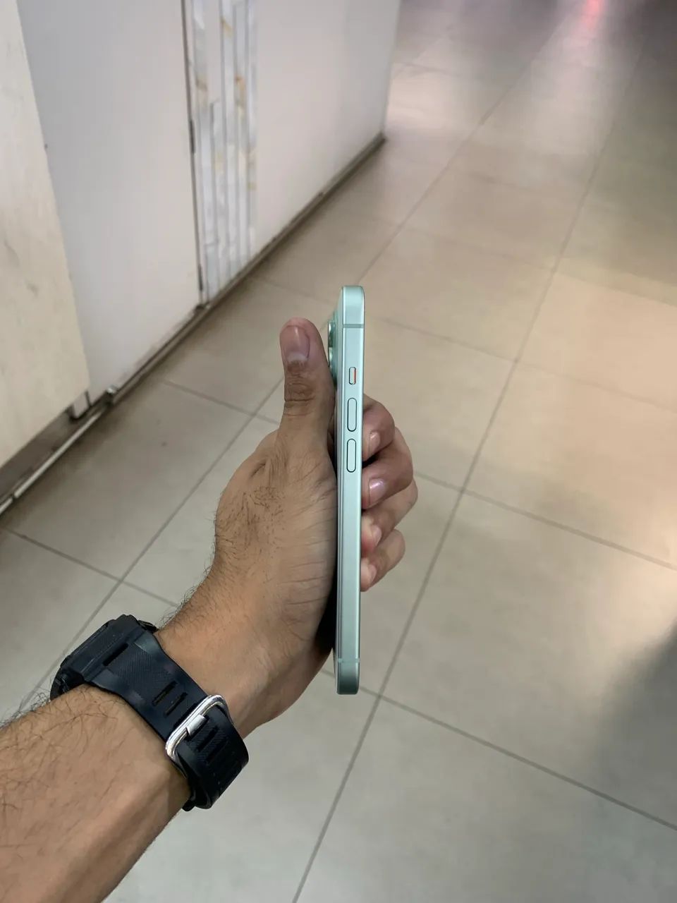 iPhone 15 125gb - Cor verde - Foto 4
