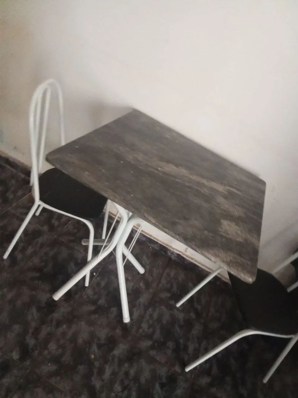 Vendo mesa de jantar novinha 