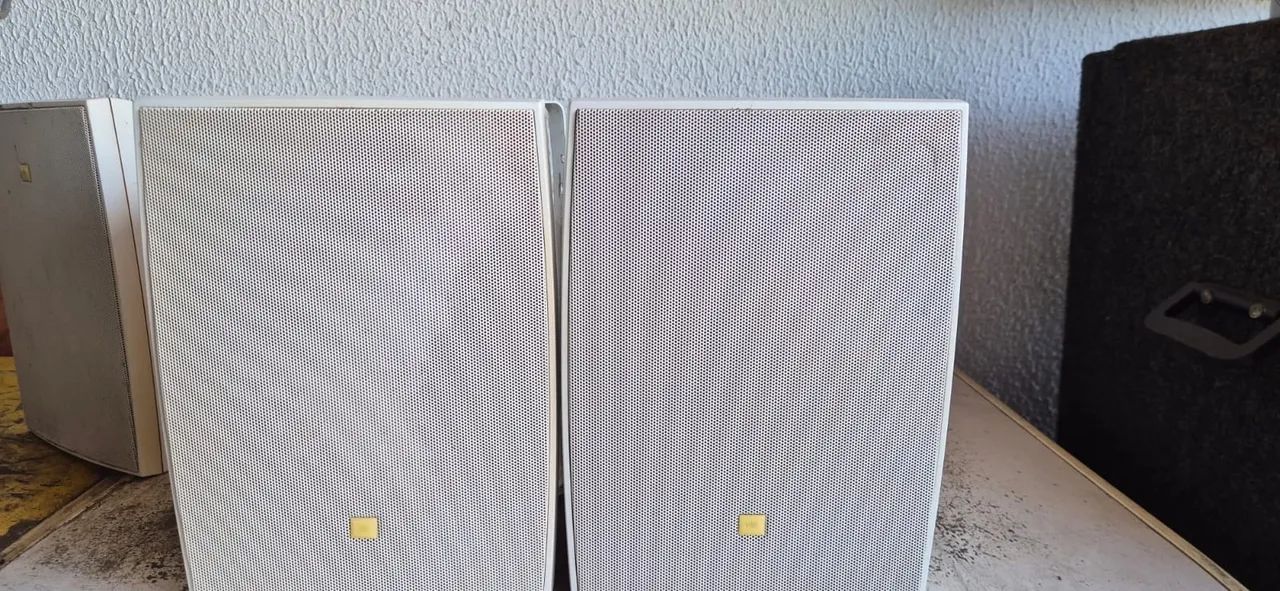 Caixa de som JBL (par) C621B
